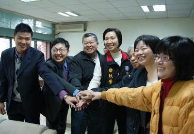 即日起開始黨內初選,加油!